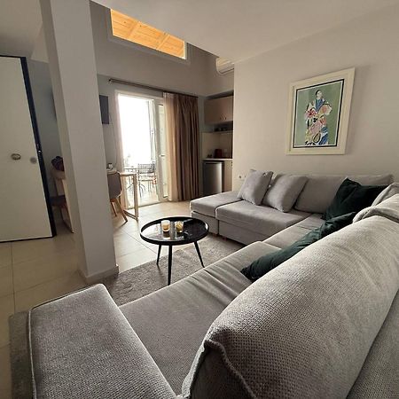 Stylish Studio Apartment - 8F House Каламата Экстерьер фото