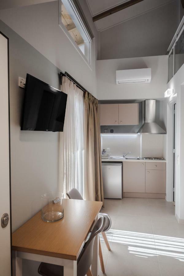 Stylish Studio Apartment - 8F House Каламата Экстерьер фото